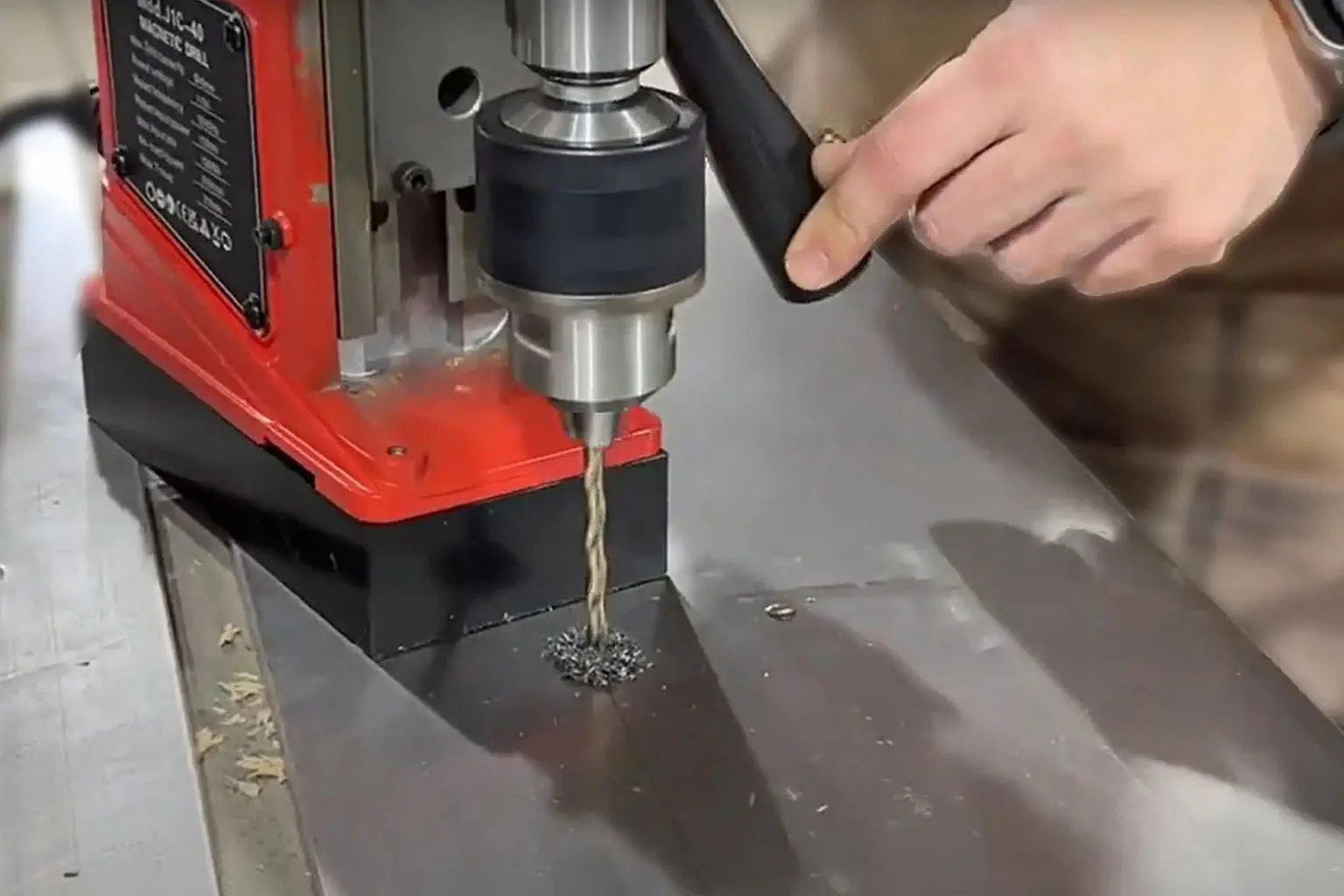 Welche Werkzeuge werden zum Bohren benötigt: Ein vollständiger Leitfaden für Maschinenbauer und Ingenieure